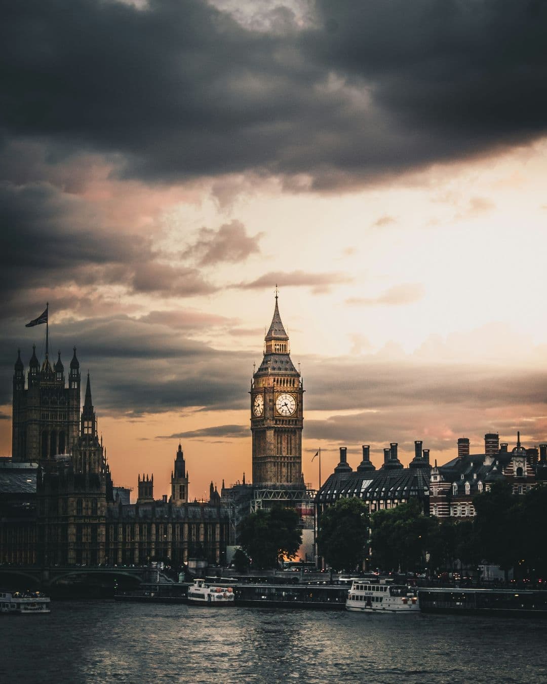 London skyline at dusk with Elizabeth Tower